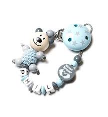 Eine schnullerkette selber machen, das macht nicht nur richtig viel spaß, sondern du kannst dich dabei richtig das große sortiment alleine ist dabei schon eine hervorragende inspiration. Schnuller Ketten Selber Machen Was Du Dazu Brauchst Und Wie Es Klappt