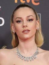 Kelly Dent's Instagram, Twitter & Facebook