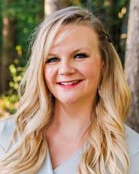 Krista Arnold's Instagram, Twitter & Facebook