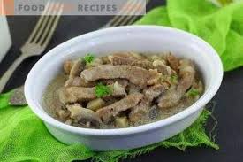 Questo piatto, nonostante sia lontano dalla nostra cultura culinaria, può scopriamo quindi nei minimi particolari, la ricetta russa del manzo alla stroganoff. Filetto Alla Stroganoff Con Funghi