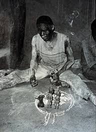 A Lobi Diviner Casting Cowrie Shells To Communicate With God South Of Gaoua Burkina Faso 1984 African Spirituality African Traditional Religions African Art