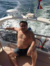 One major hit for the manele singer was at the '''neversea festival''' in 2019, when the swedish dj '''salvatore ganacci''' honored him by playing his famous song asa sunt zilele mele. Adrian Minune Nu Se Rusineaza Nici De Inaltimea Sa Nici De Greutate Sunt Un Barbat Prezentabil Si Aratos Uite L Gol La Mare