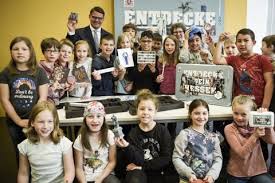 Erste Grundschulen Freuen Sich Uber Den Hessischen Museumskoffer Informationsportal Hessen