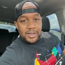 Congratulations to the newly named principal of Smith Middle School- CFISD,  Janea' Dennis! #CFISDspirit 🎉