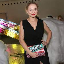 Check spelling or type a new query. Instagramova Shopaholic Nicol Pod Palbou Lide Na Facebooku Jsou Zli A Nemaji Me Radi Expres Cz