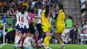 ¡Terminó caliente! Jugadoras de Rayadas y América protagonizaron bronca en la Final de ida