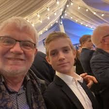 Will a 4cyl T5 transmission fit in a 200 inline 6 cylinder Ford engine?