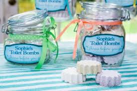 Pastilles Deodorantes Pour Les Toilettes Apprenez A Les Fabriquer Vous Meme Ameliore Ta Sante En 2020 Produits De Nettoyage Naturels Nettoyage Toilette Toilettes