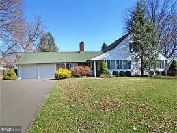28 Flamehill Road Levittown Pa 19056 For Sale Mls 1000227048 Weichert Com Homes In Pa House Styles Outdoor Decor Outdoor Structures
