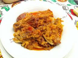 Formaggi d'alpeggio, bitto, salumi dop e igp, bresaola, vini. Cassoeula Piatto Tipico Lombardo