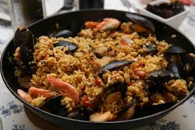 Retrouvez la meilleur recette de la paella espagnole, une paella royale au fruits de mer et au poulet, un paella qui va vous faire voyager et qui vous régalera. Du Chorizo Dans La Paella De Quoi Faire Rougir Les Espagnols 7detable Com