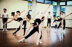 1982 bis 1984 wurden die innenräume wieder in den ursprünglichen zustand zurückgeführt. John Cranko Schule In Stuttgart Ballettschule Wird 5 1 Millionen Teurer Stuttgart Stuttgarter Zeitung