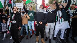 Protesters outside sydney's town hall carried palestinian flags and placards demanding free palestine. Free Palestine Rally In Melbourne Amid Escalating Violence In Gaza