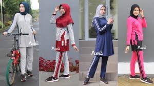 Sebaliknya, pakaian dapat melindungi lingkungan dari pemakai pakaian, seperti memakai masker. 21 Model Baju Olahraga Muslimah Modis Terbaru Cocok Untuk Bersepeda Dan Senam Jual Baju Olahraga Youtube