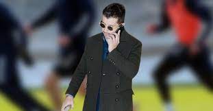 Lig oyuncusuna imza parası vermem' diyerek telefonu kapattı. Emre Belozoglu Telefonu Eline Aldi Fenerbahce Den Supriz Transfer Son Dakika Fenerbahce Haberl