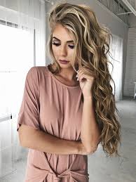 Nonostante da anni si parli di come fare i capelli mossi con la piastra, . 1001 Idee Per Come Fare I Capelli Mossi E Look Di Tendenza Dall Effetto Naturale