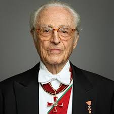 Did you know the Jacobite line still lives on? 👑 This is Franz von Bayern,  the Duke of Bavaria and the modern heir to the Jacobite royal line! 🏴  Through the ancient