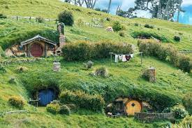Paraland atau paralayang land adventure ini dikategorikan tempat wisata keluarga. Rumah Hobbit Banyak Direalisasikan Pelosok Negeri