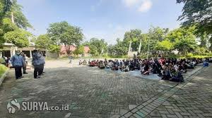 Dinas pendidikan pemuda dan olahraga daerah istimewa kabupaten gunungkidul. Ratusan Siswa Smp 24 Cerme Baru Tiba Di Gresik Usai Study Tour Ke Bali Langsung Cek Suhu Tubuh Surya