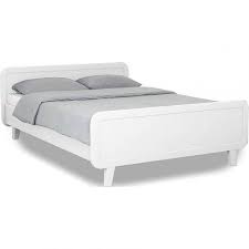 een tweepersoonsbed voor de kinderkamer of tienerkamer zie je maar weinig laurette heeft een prachtig bed ontworpen tienerkamer tweepersoonsbed wit beddengoed