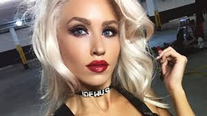 Nový trend: Prefarbila si vlasy nasivo, vďaka šedinám žne úspechy!