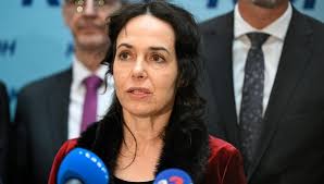 Diskusia: Voľby 2023: Fotenie hlasovacích lístkov porušuje princíp tajného  hlasovania, tvrdí Marek Domin