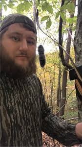 Should broadhead blades be aligned with fletchings?