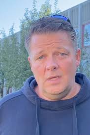 Kom med bag prøverne i revyen. Her er...