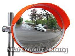 Karena sifatnya yang menyebarkan cahaya dan titik fokusnya ada di belakang cermin, nilai fokusnya negatif. Sifat Cermin Cembung Pengertian Rumus Fungsi Contoh Dan Manfaat