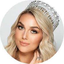 Lora Gallagher's Instagram, Twitter & Facebook