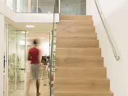 Dipasaran saat ini makin banyak jenis railing tangga yang bisa anda pilih dengan berbagi desain dan material untuk mendukung nuansa minimalis pada rumah banyak sekali bahan railing tangga yang bisa 1.3 3. Railing Dan Handrail Faktor Penting Pengaman Tangga Caritra