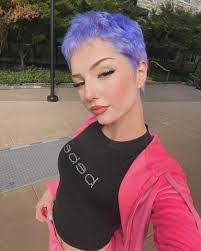 Carole Strong's Instagram, Twitter & Facebook