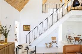 Style Californien Dans Une Maison En Tons Naturels Planete Deco A Homes World En 2020 Style Californien Maison Interieur Maison
