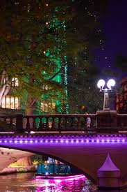 Enjoy The Holiday Lights Along The Beautiful San Antonio River Walk As Cruise Along Its Banks On A Go Rio River Boa San Antonio River San Antonio Tx Boat Tours