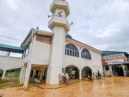 Gambar gotong royong di sekolah dan di masyarakat. Gotong Royong Bersih Masjid
