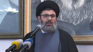 حسب موسوعة ويكيبيديا فإن هاشم صفي الدين من مواليد 1964، وهو رئيس المجلس التنفيذي لحزب الله في لبنان، وأحد القادة Ù…ÙˆÙ‚Ø¹ Ø§Ù„Ø¹Ù„Ø§Ù‚Ø§Øª Ø§Ù„Ø¥Ø¹Ù„Ø§Ù…ÙŠØ© ÙÙŠ Ø­Ø²Ø¨ Ø§Ù„Ù„Ù‡