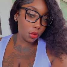 i can't even cry no more, i just be zoned out thuggin while my heart  hurts‼️‼️