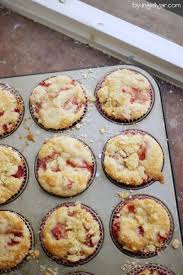 Erdbeermuffins Mit Streuseln Sommerliche Glucksboten Erdbeermuffins Kalorienarm Backen Backrezepte