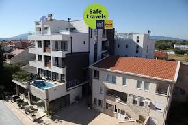 2 hotel info stars ✔ 30% discount with business rate ✔ cancellation is free of charge ✔ recommended by 83% of all hotel guests. Premium Berlin With Pool Ulcinj Aktualisierte Preise Fur 2021