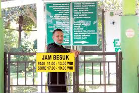 Wujud tanggung jawab pengabdian profesi. Rsud R Syamsudin Sh On Twitter Jam Besuk Untuk Pengunjung Pasien Rsud R Syamsudin Sh Silahkan Berkunjung Sesuai Dengan Jam Besuk