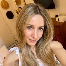 A Base Break Color Service Is A Low-Maintenance Way To Be Blonde