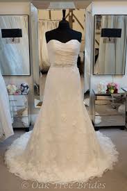Owning to extraordinary lace it looks so sweet and feminine. Martina Liana 402 Designer Wedding Dress Oak Tree Brides
