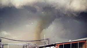 Tornádo, které nedávno způsobilo nedozírné škody na jižní moravě, však zůstane bezejmenné. Wetter Und Wirbelsturme Wie Tornados Und Hurrikane Entstehen Br Wissen