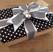 Black And White Christmas Wrapping Paper Pin By Kath On A Black White Christmas Gift Wrapping Christmas Gift Wrapping Diy Gift Wrapping