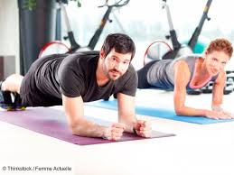 En voici trois avec appui vidéo retrouver un ventre plat pour perdre du ventre, il faut prendre conscience de l'importance de la combinaison « expiration comment perdre des hanches et se débarrasser rapidement de ses poignées d'amour ? Pour Monsieur 3 Exercices Indispensables Pour Un Ventre Plat Femme Actuelle Le Mag