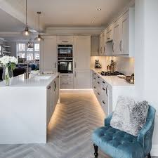 35 Kids Work And Herringbone Floor Homeexalt Modern Kitchen Interiors Open Plan Kitchen Living Room Modern Kitchen Lighting