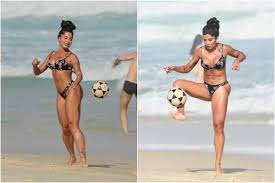 Aline Riscado joga altinha e esbanja beleza em dia de praia no Rio |  Metrópoles