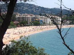 L'ajuntament de lloret i l'associació rrall amb el suport de l'arxiu municipal obren les portes dissabte, dia 16 de. La Plage De Fenal Vu De Loin Bild Von Hotel Surf Mar Lloret De Mar Tripadvisor