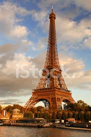 Premium stockfoto av eiffel tornet paris frankrike. Eiffeltornet Med Bat Pa Seine I Paris Frankrike Stockfoton Freeimages Com