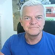 Aggie MacKenzie (@AggieMacKenzie)